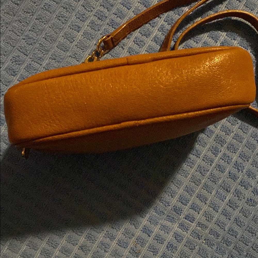 Michael Kors Brown and Gold Crossbody Bag with Luxurious Finish - Picture 3 of 6